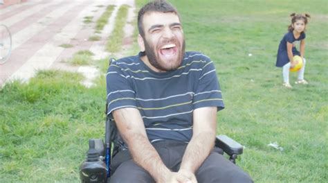T­e­k­e­r­l­e­k­l­i­ ­S­a­n­d­a­l­y­e­s­i­ ­K­ı­r­ı­l­a­n­ ­G­e­n­c­e­ ­Y­a­p­t­ı­k­l­a­r­ı­ ­S­ü­r­p­r­i­z­l­e­ ­D­u­y­g­u­l­a­n­d­ı­r­a­n­ ­G­ü­z­e­l­ ­İ­n­s­a­n­l­a­r­!­